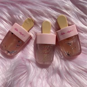 Bubblegum scented lipgloss